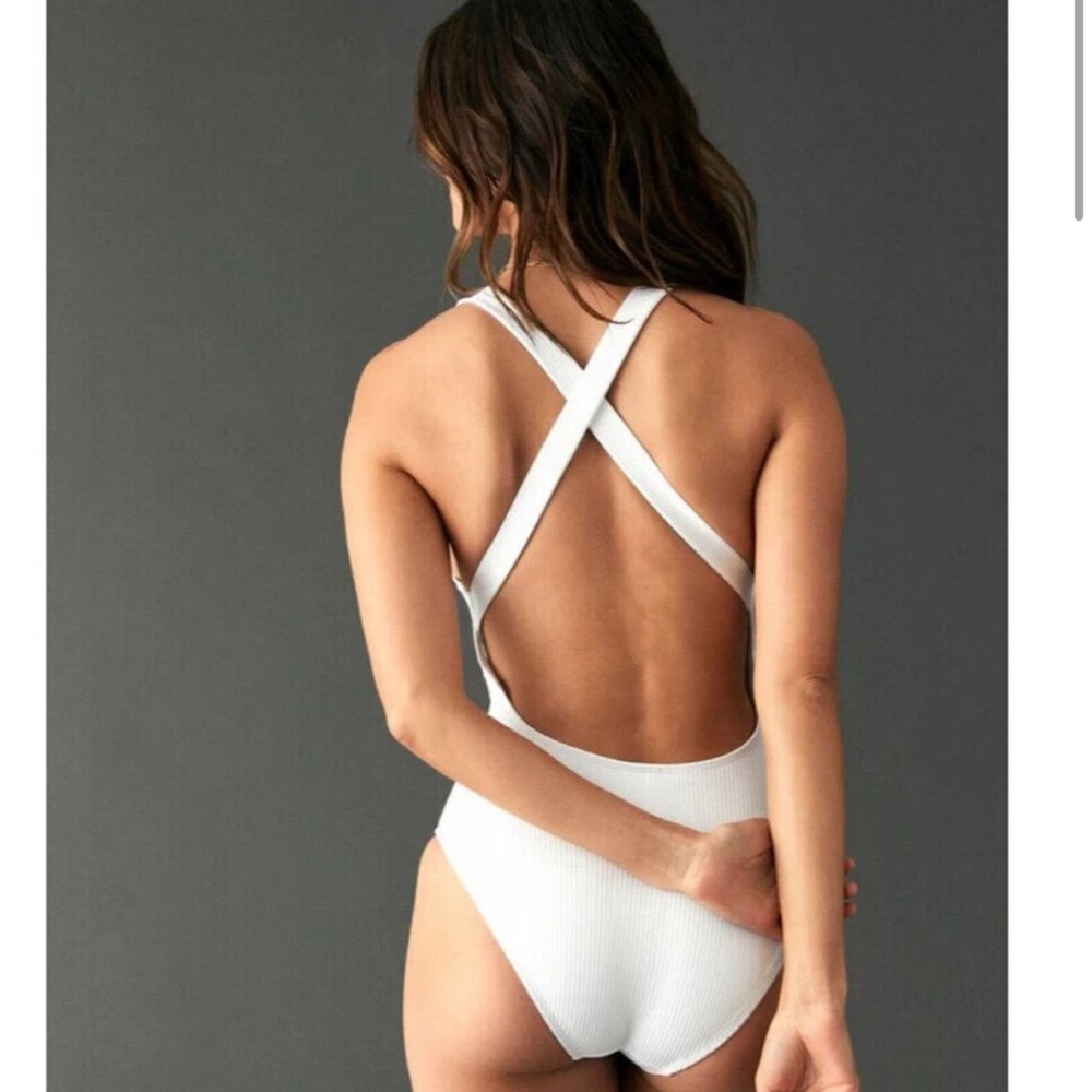 Andie The Tulum One Piece Size Small White Ribbed Cross Back Swimsuit NW…